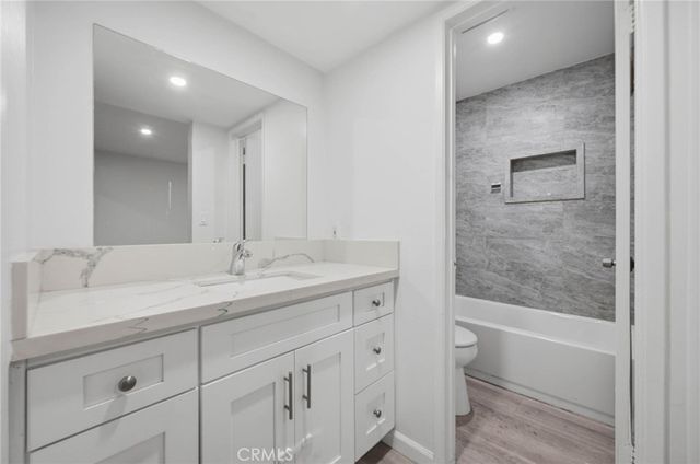 18620 Hatteras Street 206, Tarzana, CA 91356