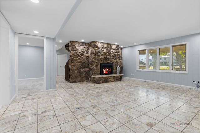 2435 Lexington Drive, Long Grove, IL 60047