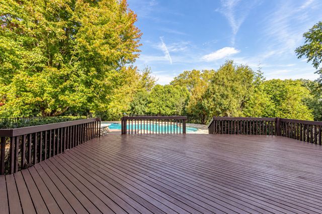 2435 Lexington Drive, Long Grove, IL 60047