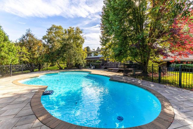2435 Lexington Drive, Long Grove, IL 60047