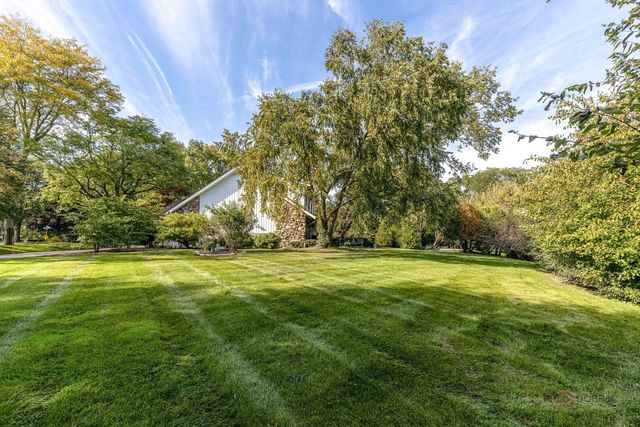 2435 Lexington Drive, Long Grove, IL 60047