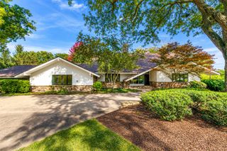 2435 Lexington Drive, Long Grove, IL 60047