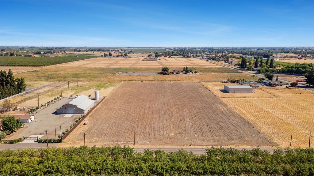 Image 1 of property listing at 0 W Olive Avenue, Fresno, CA 93723