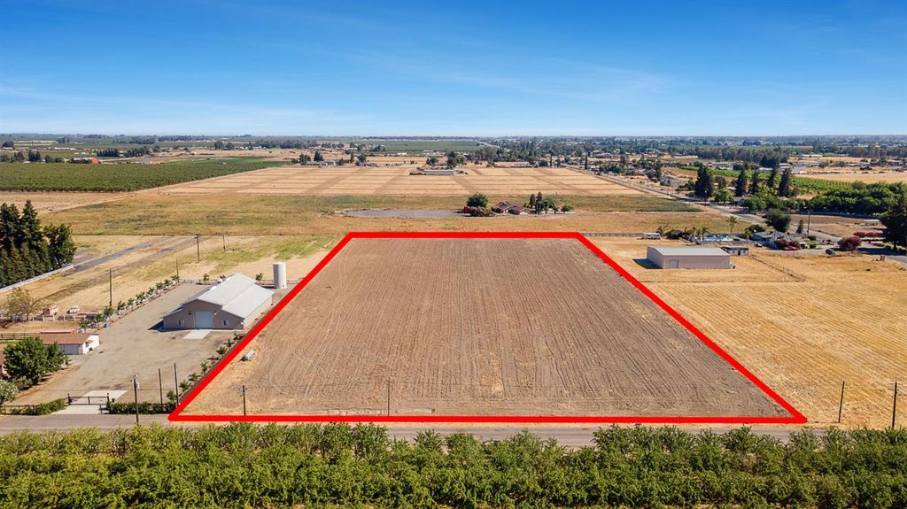 Image 2 of property listing at 0 W Olive Avenue, Fresno, CA 93723