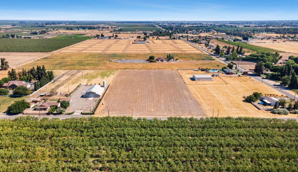 Image 6 of property listing at 0 W Olive Avenue, Fresno, CA 93723