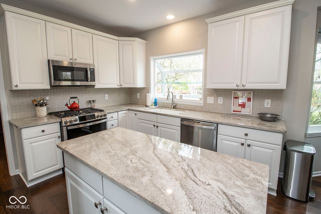 9963 Parkshore Drive, Fishers, IN 46038