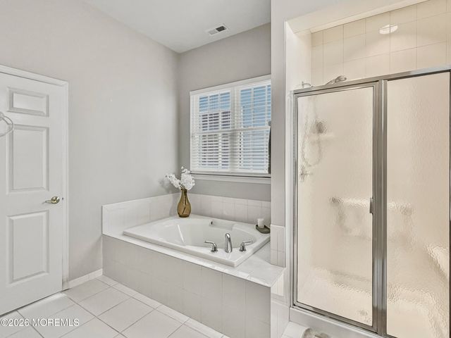 1 Bay Hill Road, Jackson, NJ 08527