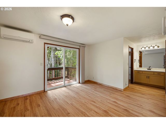 246 WOODRIDGE Dr, Eugene, OR 97405