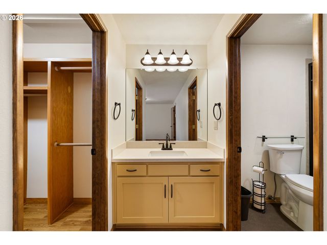 246 WOODRIDGE Dr, Eugene, OR 97405