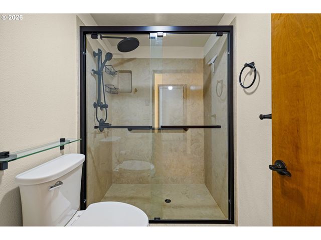 246 WOODRIDGE Dr, Eugene, OR 97405