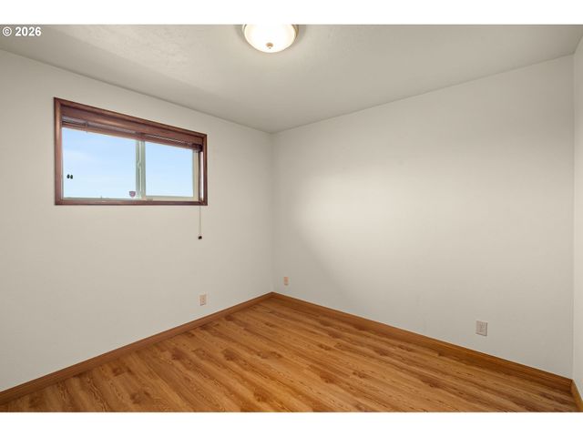 246 WOODRIDGE Dr, Eugene, OR 97405