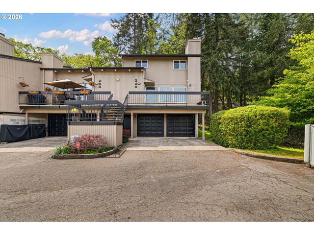 246 WOODRIDGE Dr, Eugene, OR 97405