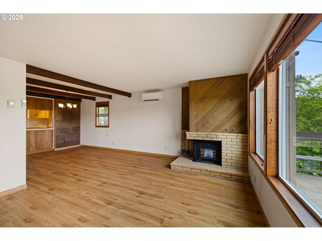 246 WOODRIDGE Dr, Eugene, OR 97405