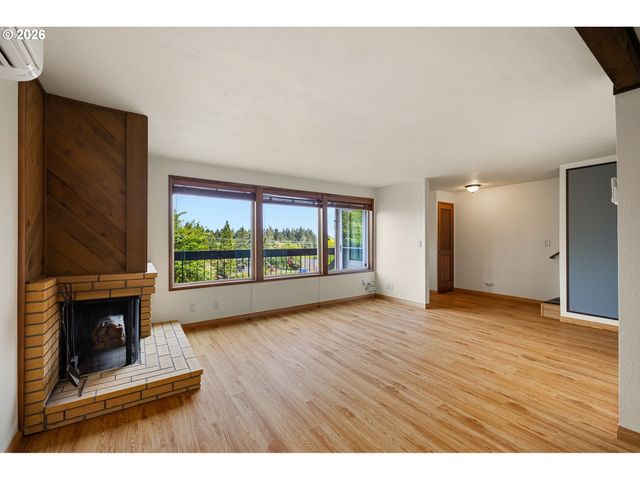 246 WOODRIDGE Dr, Eugene, OR 97405