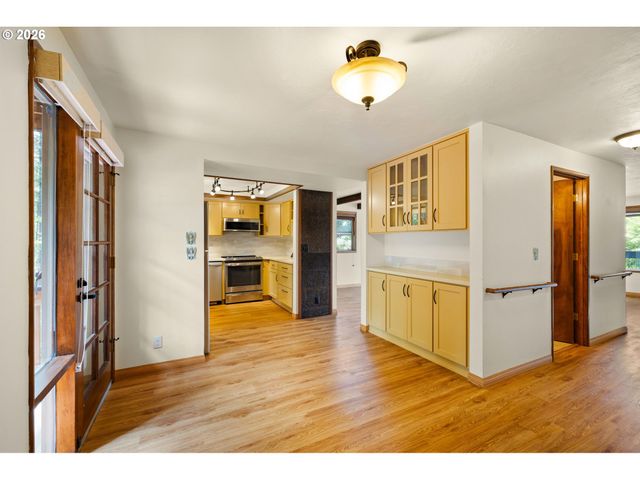 246 WOODRIDGE Dr, Eugene, OR 97405