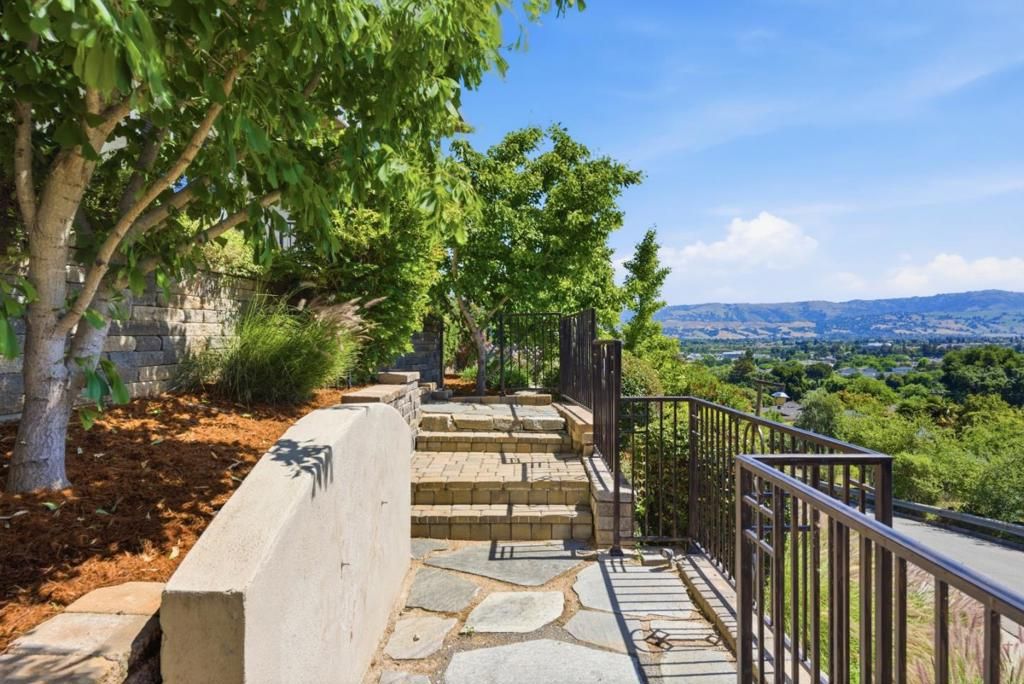 Image 4 of property listing at 545 Bonnie View Court, Morgan Hill, CA 95037