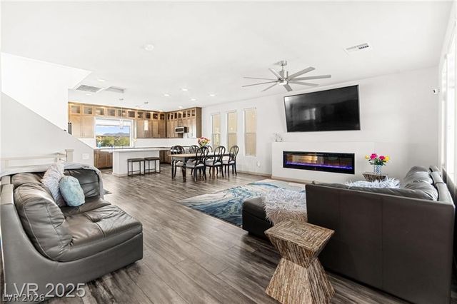 8011 Haywood Estate Avenue, Las Vegas, NV 89113