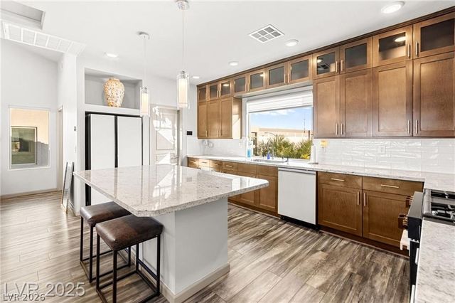 8011 Haywood Estate Avenue, Las Vegas, NV 89113