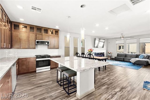 8011 Haywood Estate Avenue, Las Vegas, NV 89113