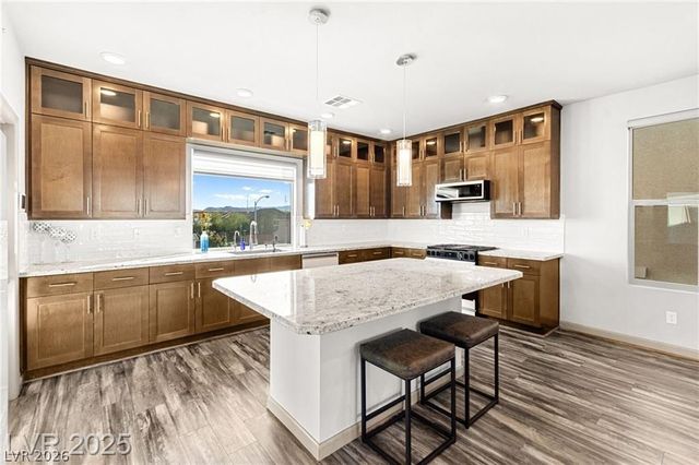 8011 Haywood Estate Avenue, Las Vegas, NV 89113