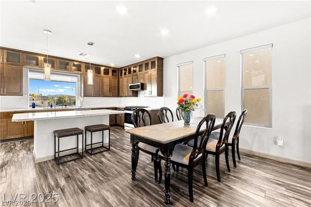 8011 Haywood Estate Avenue, Las Vegas, NV 89113