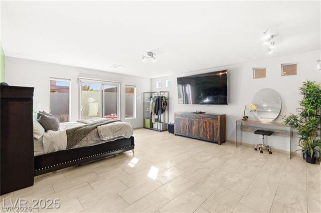 8011 Haywood Estate Avenue, Las Vegas, NV 89113