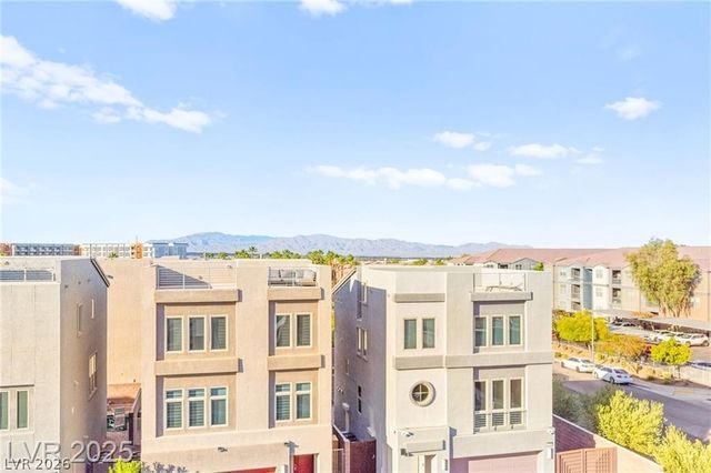 8011 Haywood Estate Avenue, Las Vegas, NV 89113