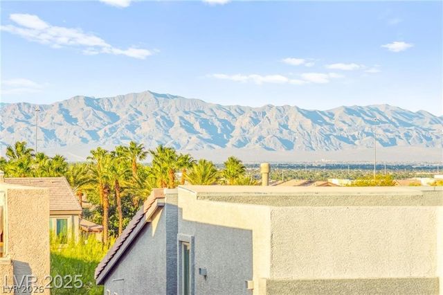 8011 Haywood Estate Avenue, Las Vegas, NV 89113