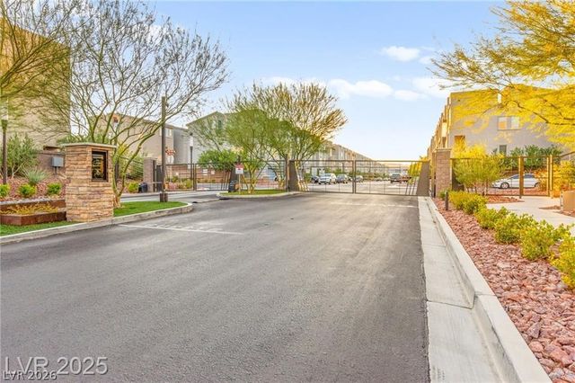 8011 Haywood Estate Avenue, Las Vegas, NV 89113