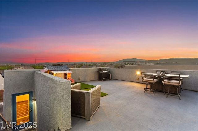 8011 Haywood Estate Avenue, Las Vegas, NV 89113