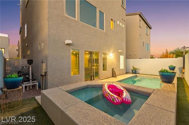 8011 Haywood Estate Avenue, Las Vegas, NV 89113