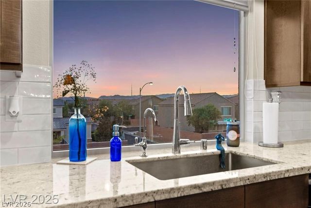 8011 Haywood Estate Avenue, Las Vegas, NV 89113