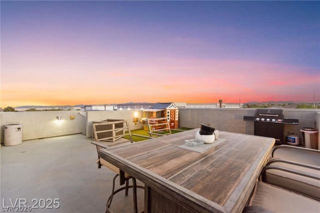 8011 Haywood Estate Avenue, Las Vegas, NV 89113