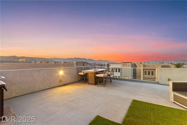 8011 Haywood Estate Avenue, Las Vegas, NV 89113