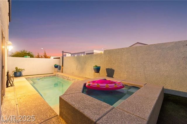 8011 Haywood Estate Avenue, Las Vegas, NV 89113