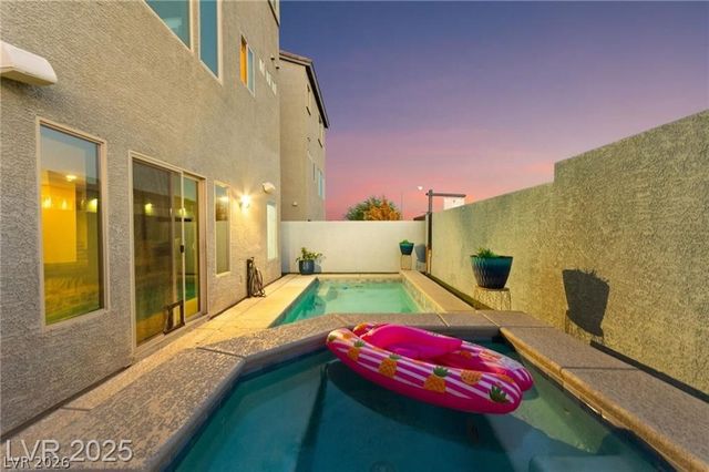 8011 Haywood Estate Avenue, Las Vegas, NV 89113