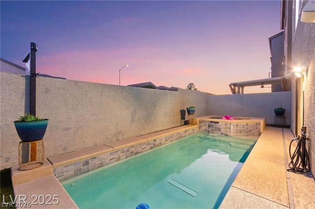 8011 Haywood Estate Avenue, Las Vegas, NV 89113