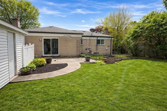 20525 Shores Street, Saint Clair Shores, MI 48080