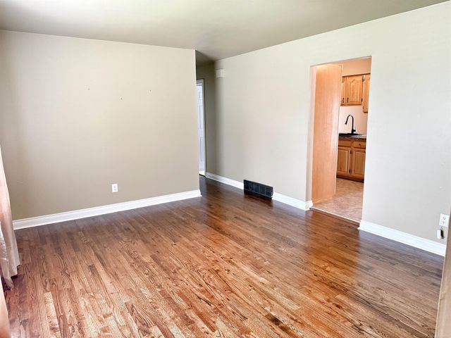 20525 Shores Street, Saint Clair Shores, MI 48080