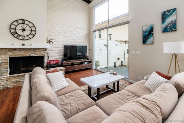 2544 Navarra Dr 4, Carlsbad, CA 92009