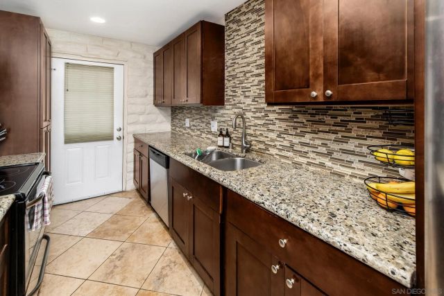 2544 Navarra Dr 4, Carlsbad, CA 92009