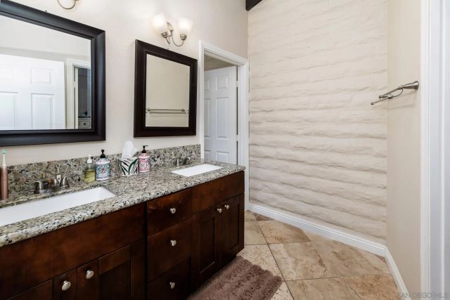2544 Navarra Dr 4, Carlsbad, CA 92009