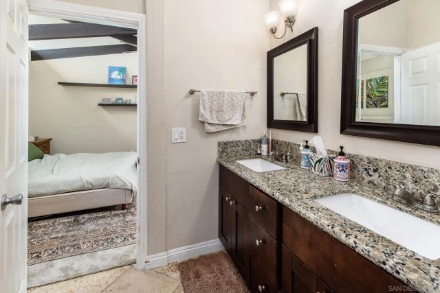 2544 Navarra Dr 4, Carlsbad, CA 92009