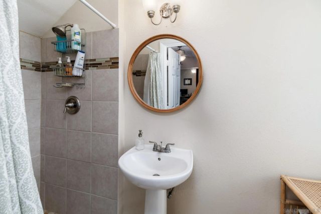2544 Navarra Dr 4, Carlsbad, CA 92009
