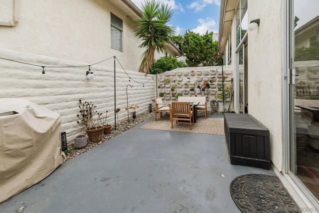 2544 Navarra Dr 4, Carlsbad, CA 92009