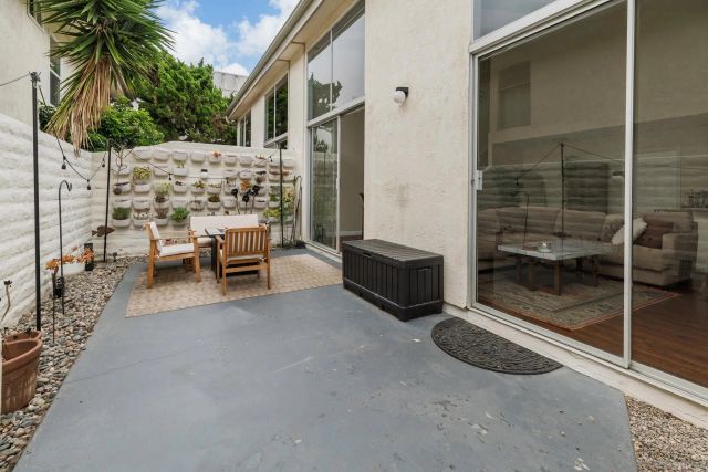 2544 Navarra Dr 4, Carlsbad, CA 92009