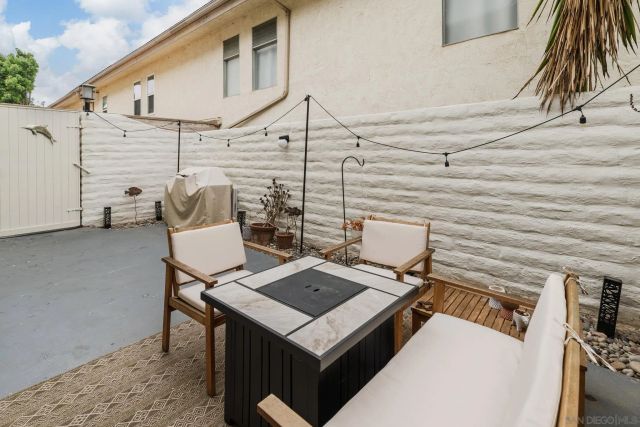 2544 Navarra Dr 4, Carlsbad, CA 92009