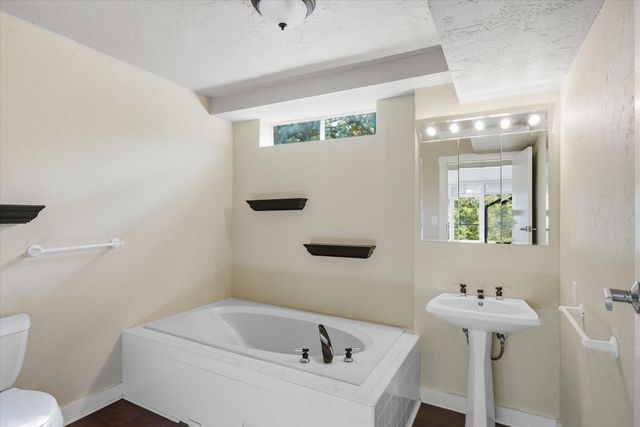 10461 County Road 2460, Poetry, TX 75160