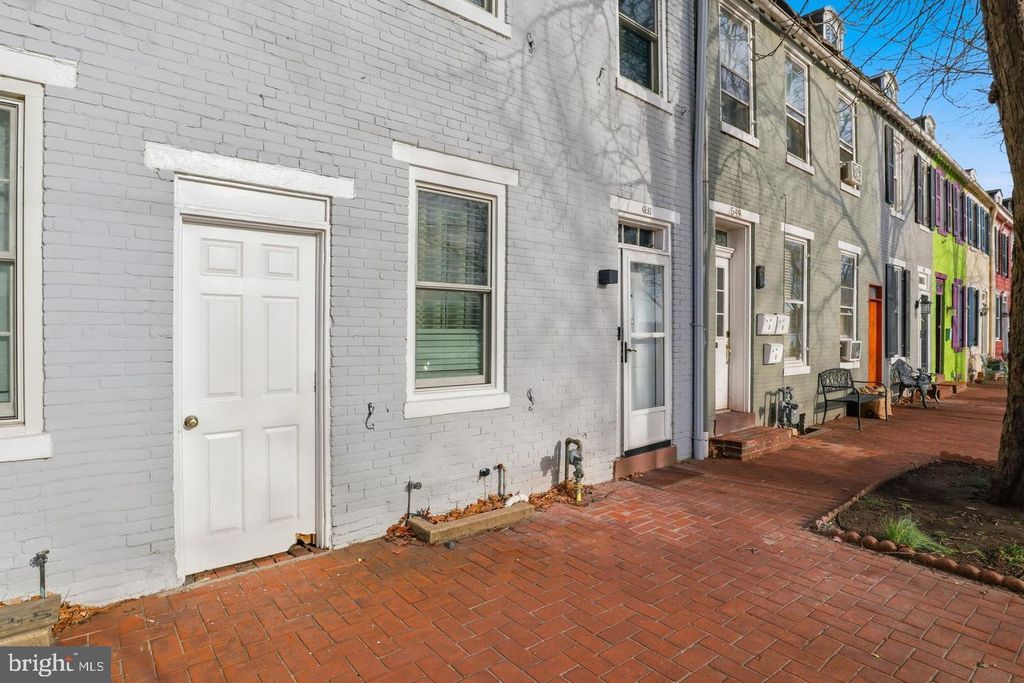Image 10 of property listing at 547 S FRONT ST, Harrisburg, PA 17104