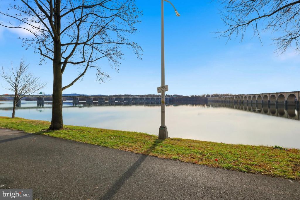 Image 19 of property listing at 547 S FRONT ST, Harrisburg, PA 17104